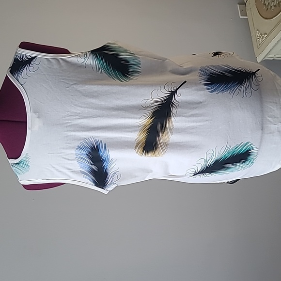 Feather Print Tank Too - Picture 2 of 4